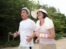 ジョギングをする夫婦